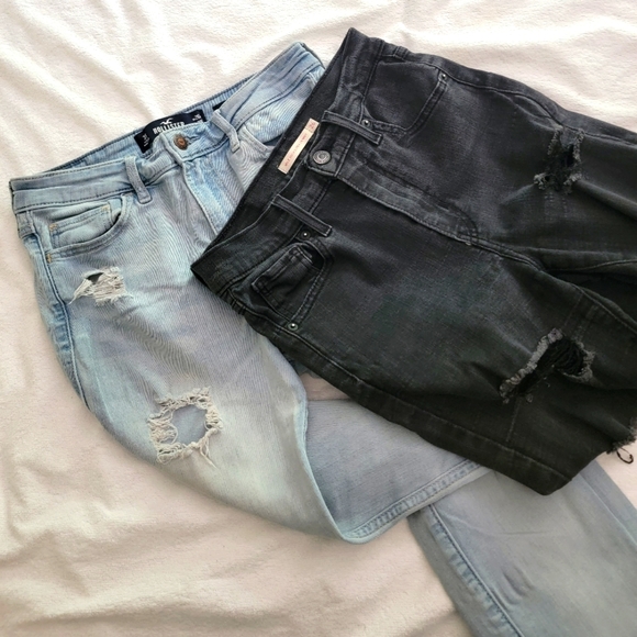 2 pairs Hollister Jeans - Picture 3 of 3